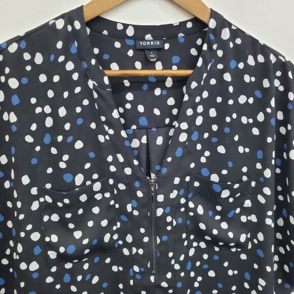 Torrid Womens 1X Black Blue White Polka Dot V-Neck Short Sleeve Plus Size Blouse - Picture 10 of 14